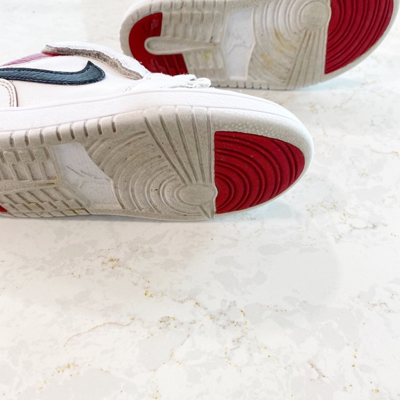 Jordan 1 Alt Sneakers - Picture 3 of 8